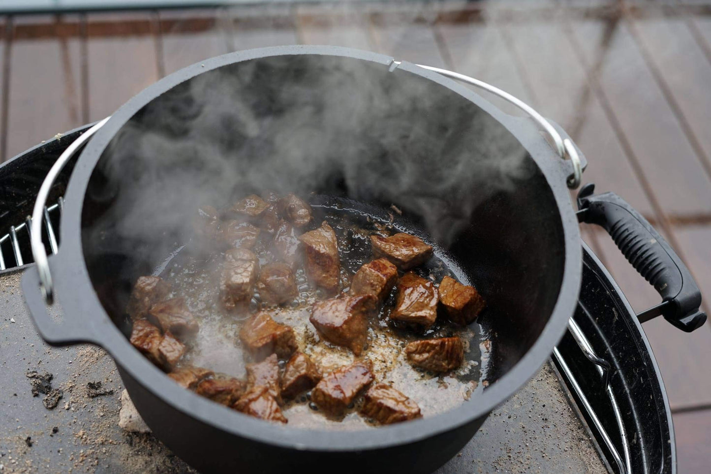 Cocotte en fonte assaisonnée BBQ-Toro - Série Forest 4,2 L avec pieds et couvercle